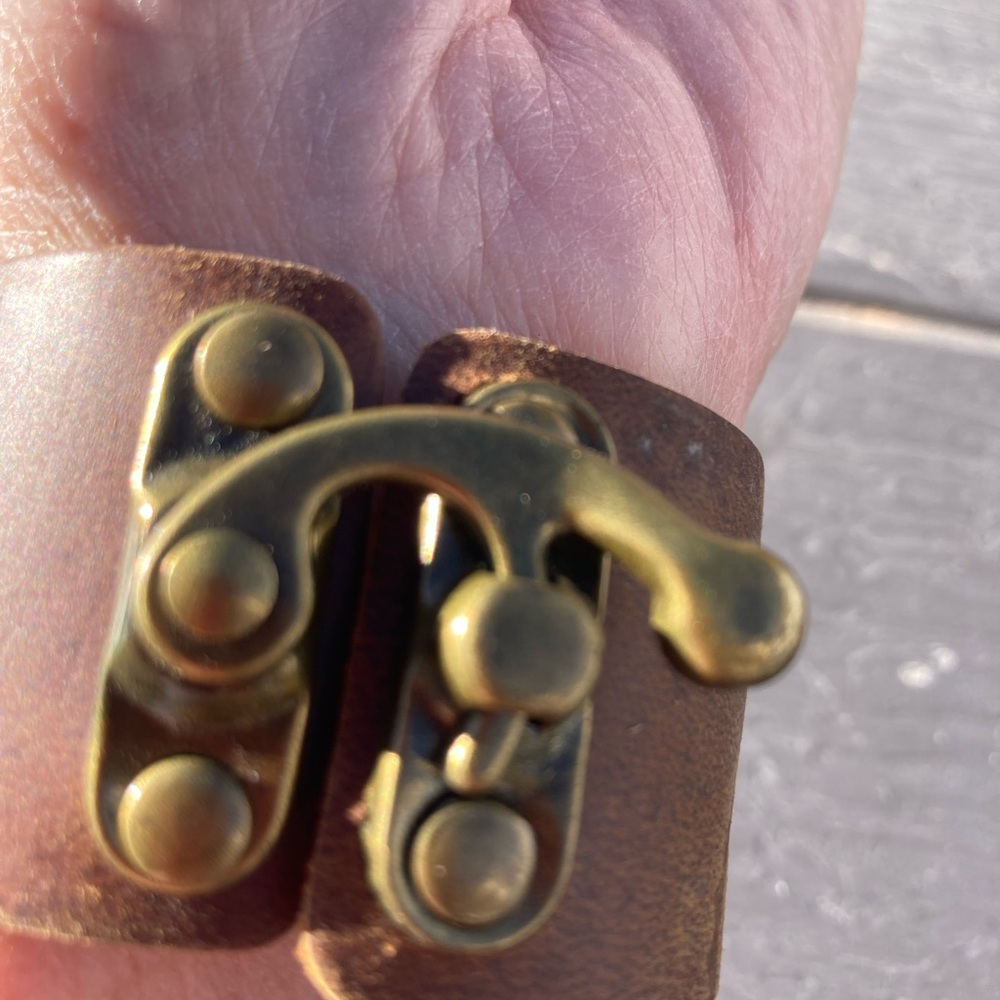 8” Leather Cuff Bracelet Imprinted Gears Brass Latch Hook - Picture 4 of 13